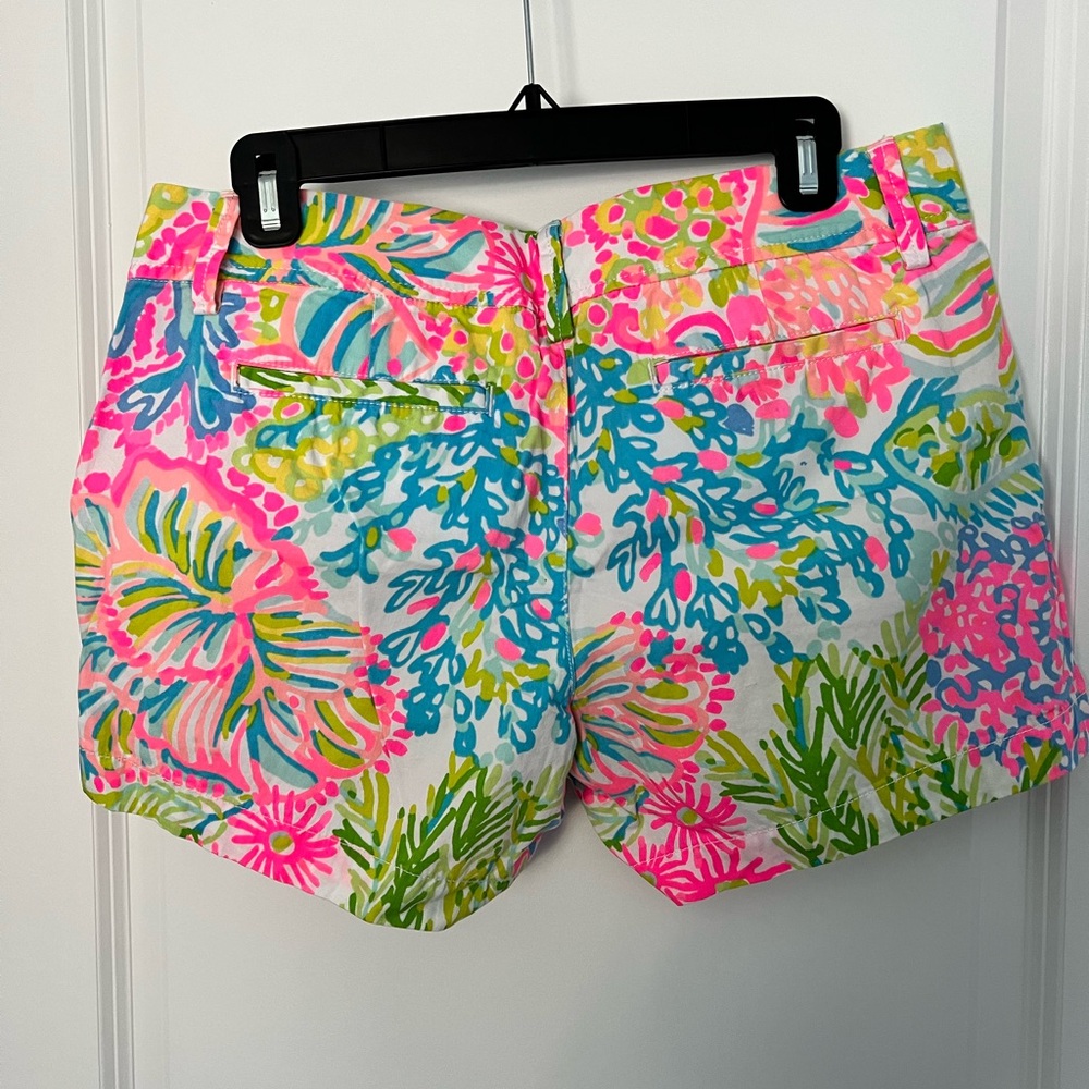 Lilly Pulitzer Floral Women's Shorts - Picture 2 of 2